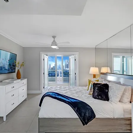 Over The Moon! Miami Skyline And Water Views!